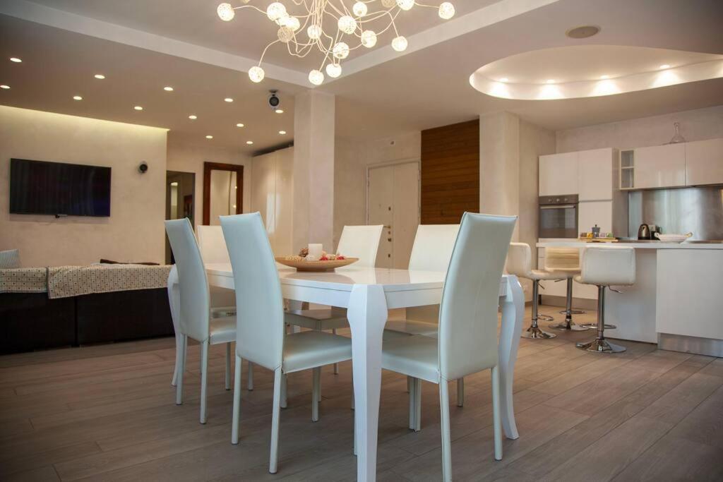 Chic And Elegant Near Metro Station Apartamento *